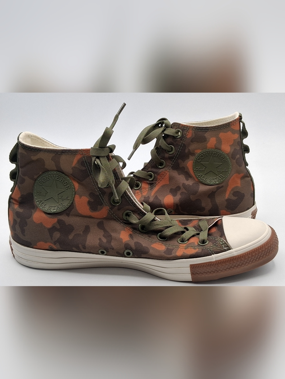 Unisex Converse Chuck Taylor All Syar High Camo. Men 10/Women 12.